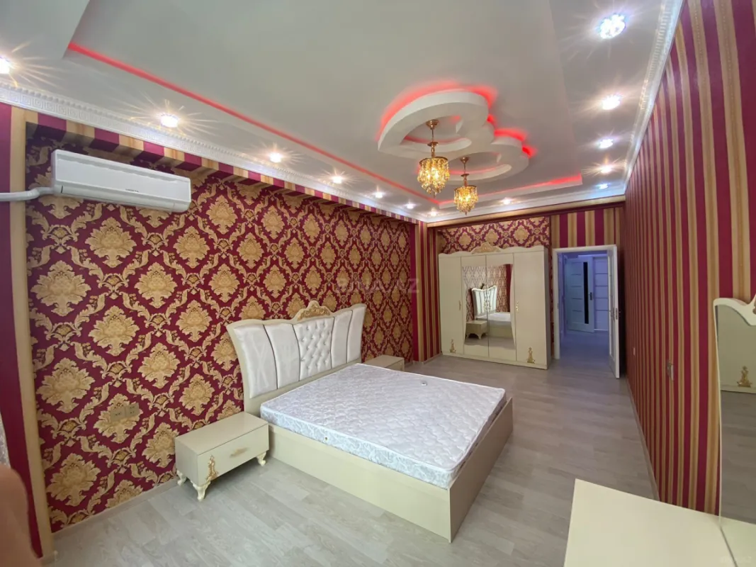 Satılır 3 otaqlı mənzil 141 m²