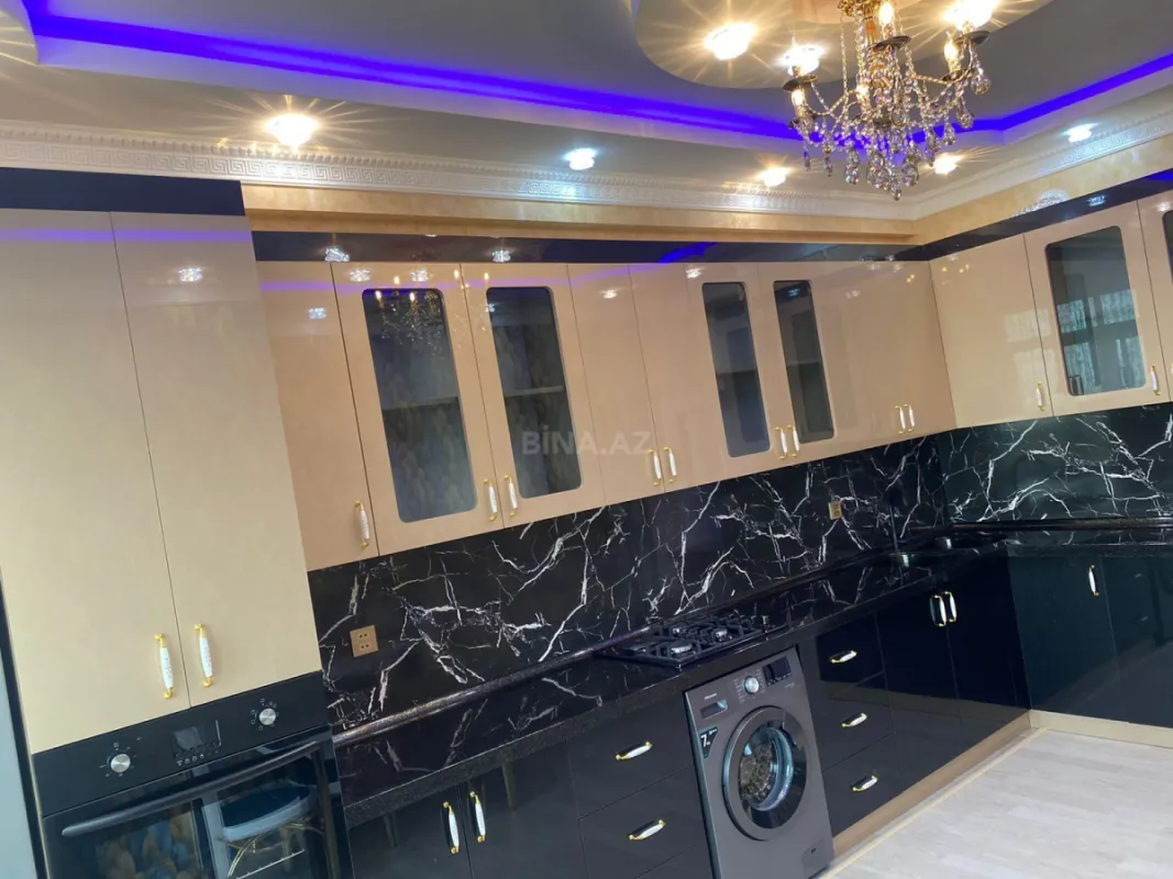 Satılır 3 otaqlı mənzil 141 m²