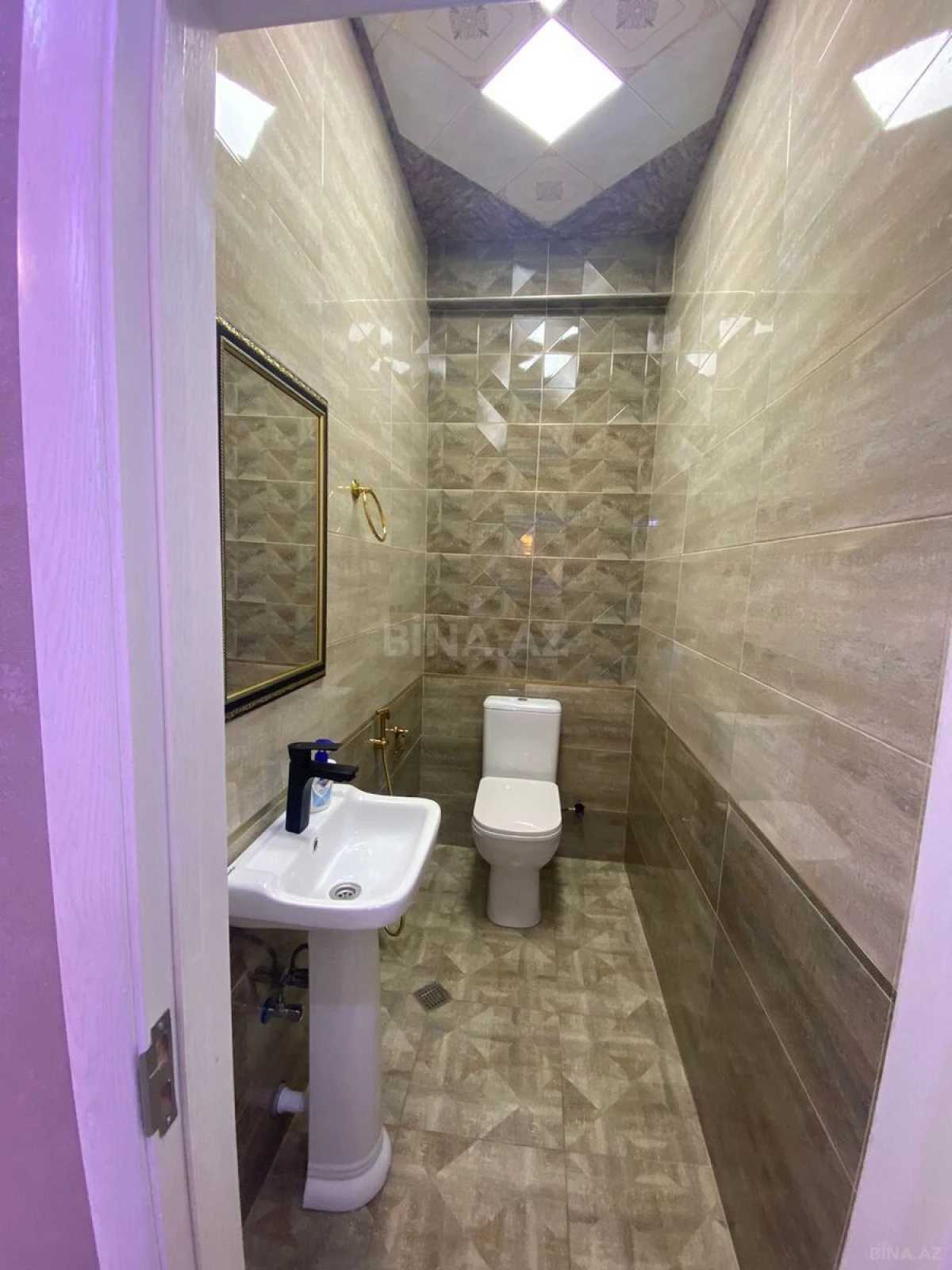 Satılır 3 otaqlı mənzil 141 m²