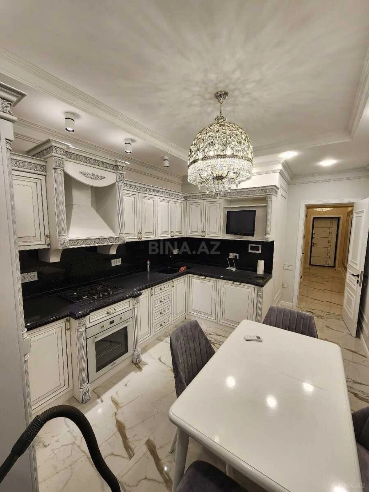 Kirayə verilir 2 otaqlı mənzil 110 m²