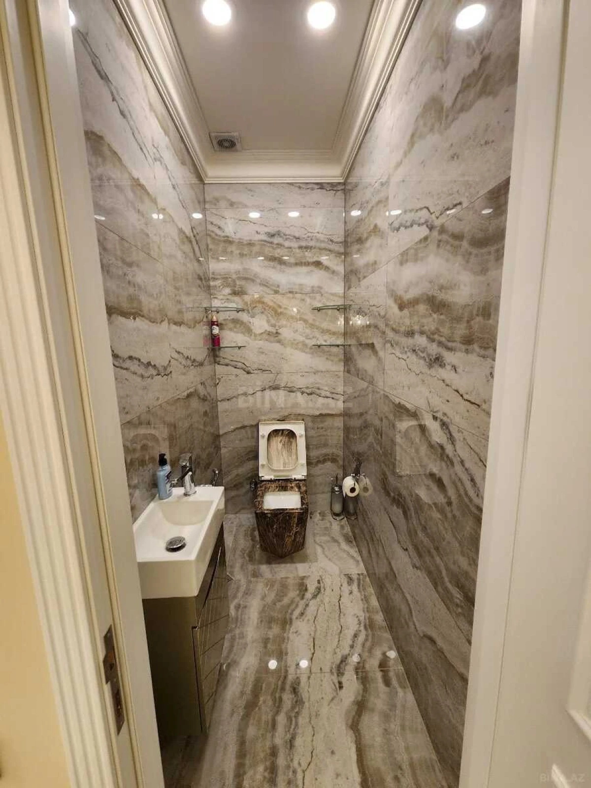 Kirayə verilir 2 otaqlı mənzil 110 m²