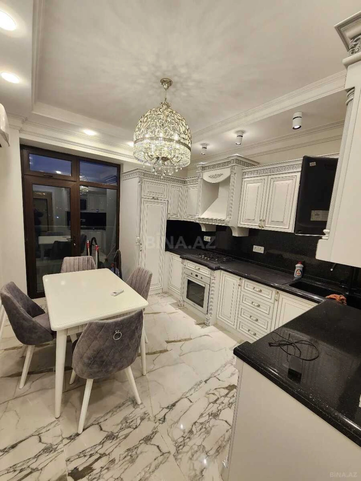 Kirayə verilir 2 otaqlı mənzil 110 m²