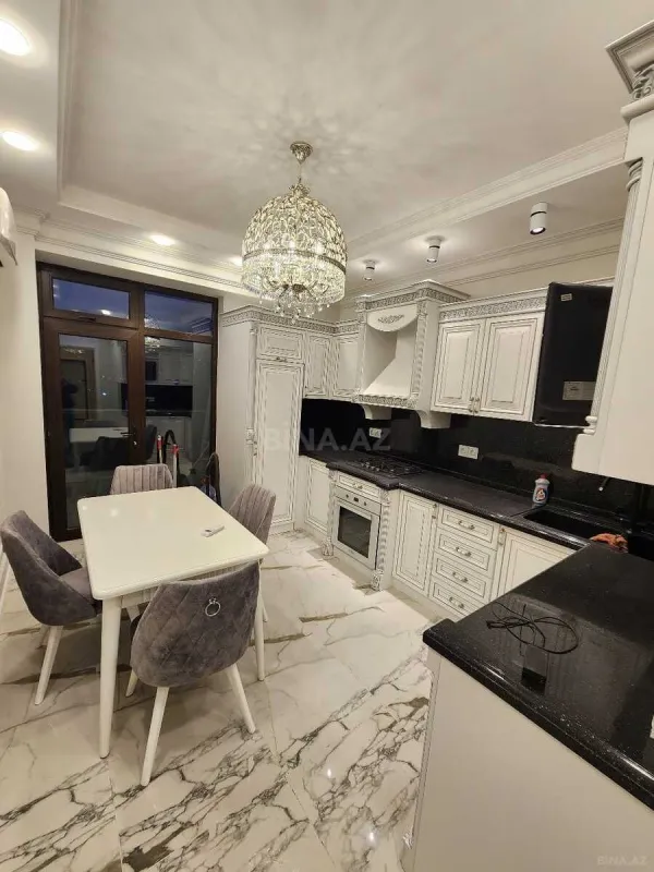 Kirayə verilir 2 otaqlı mənzil 110 m²