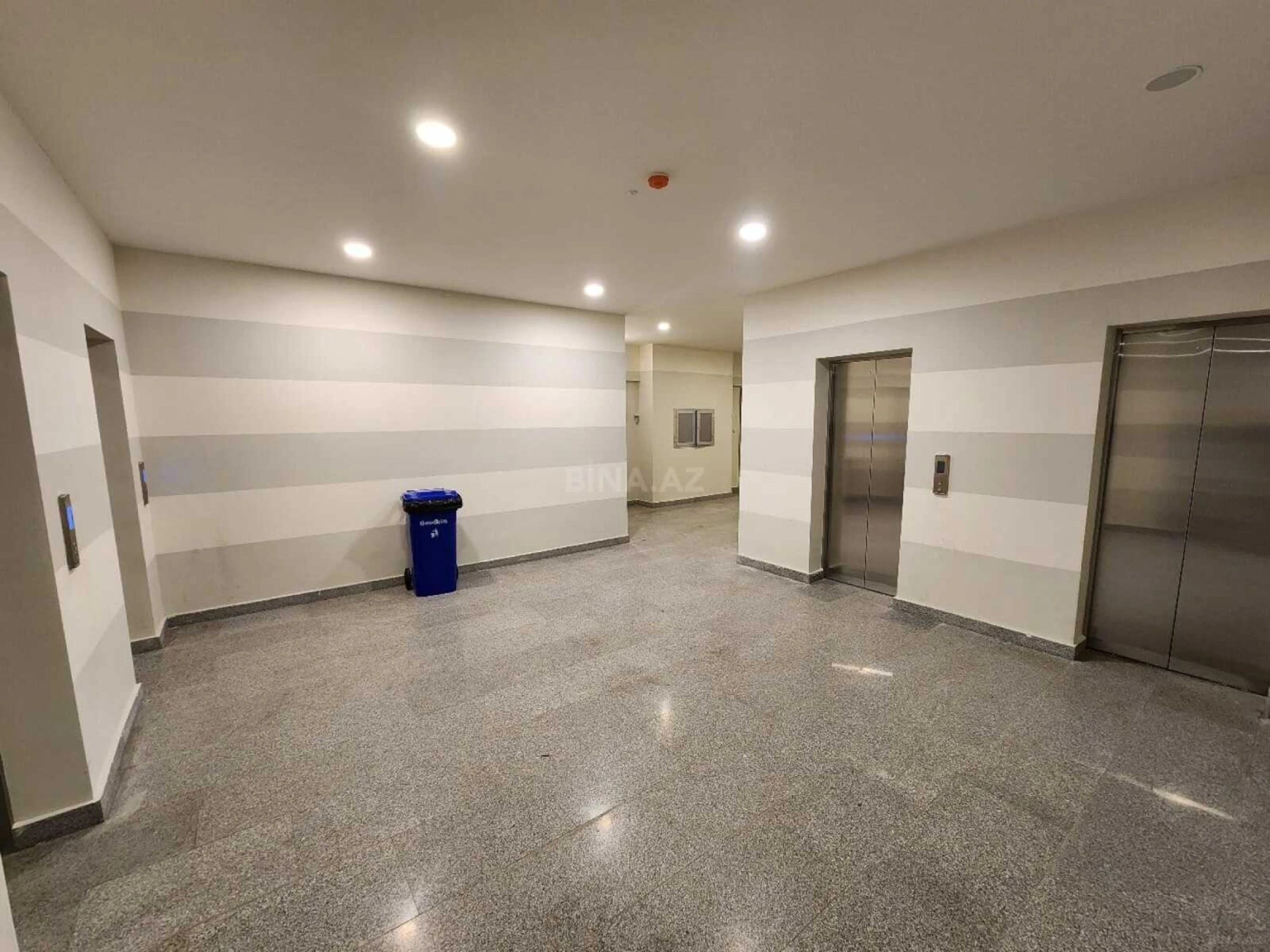 Kirayə verilir 2 otaqlı mənzil 110 m²