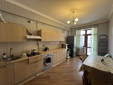 Kirayə verilir 3 otaqlı mənzil 125 m²