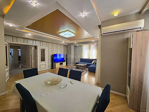 Satılır 4 otaqlı mənzil 158 m²