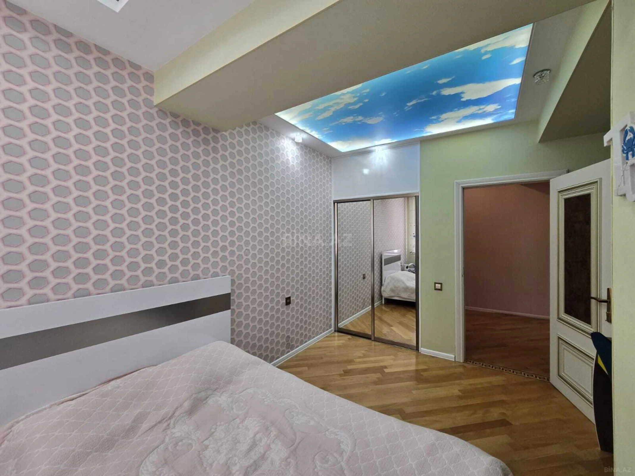 Satılır 4 otaqlı mənzil 158 m²