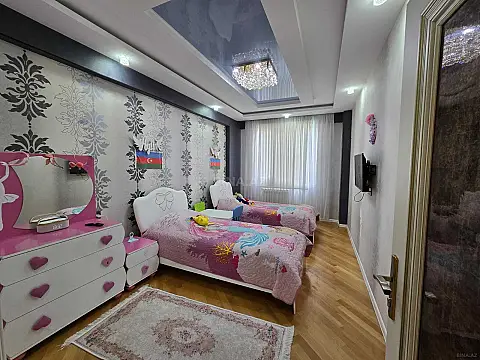 Satılır 4 otaqlı mənzil 158 m²