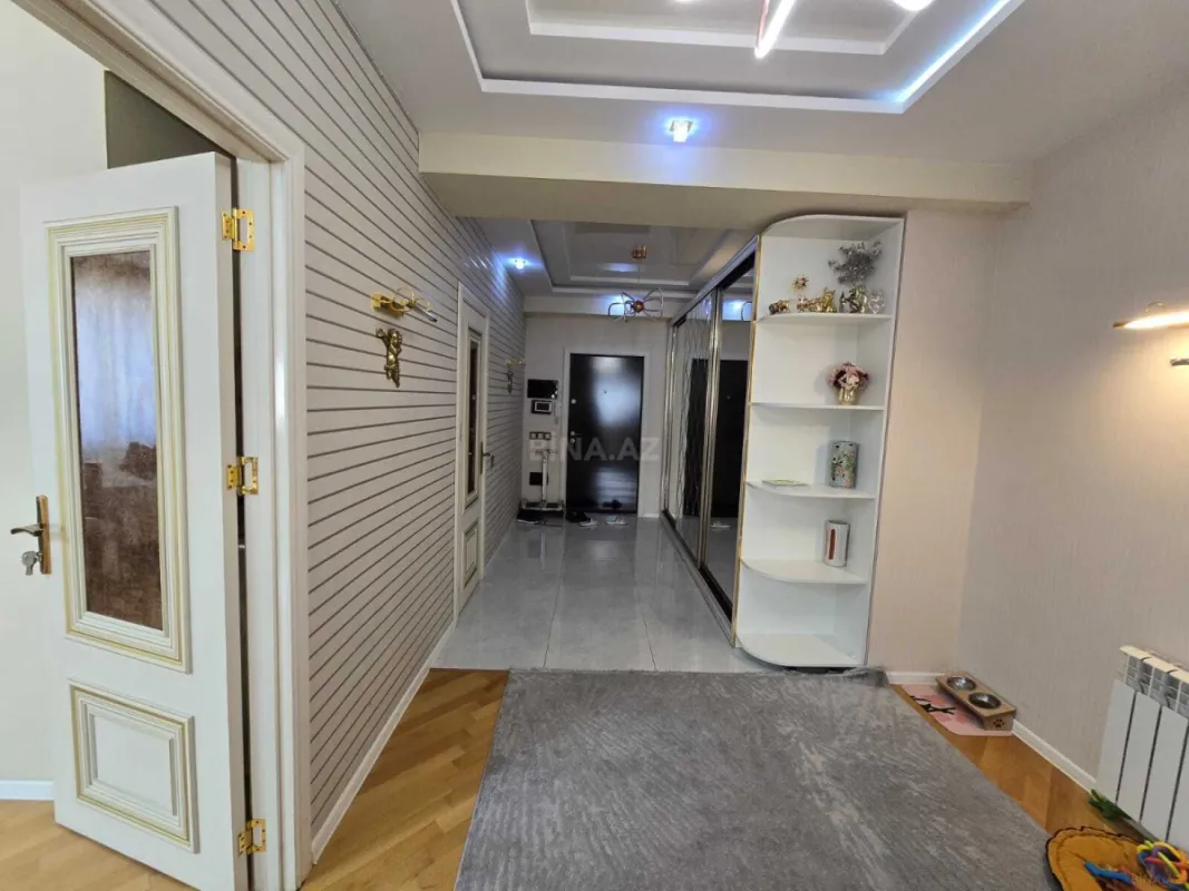 Satılır 4 otaqlı mənzil 158 m²