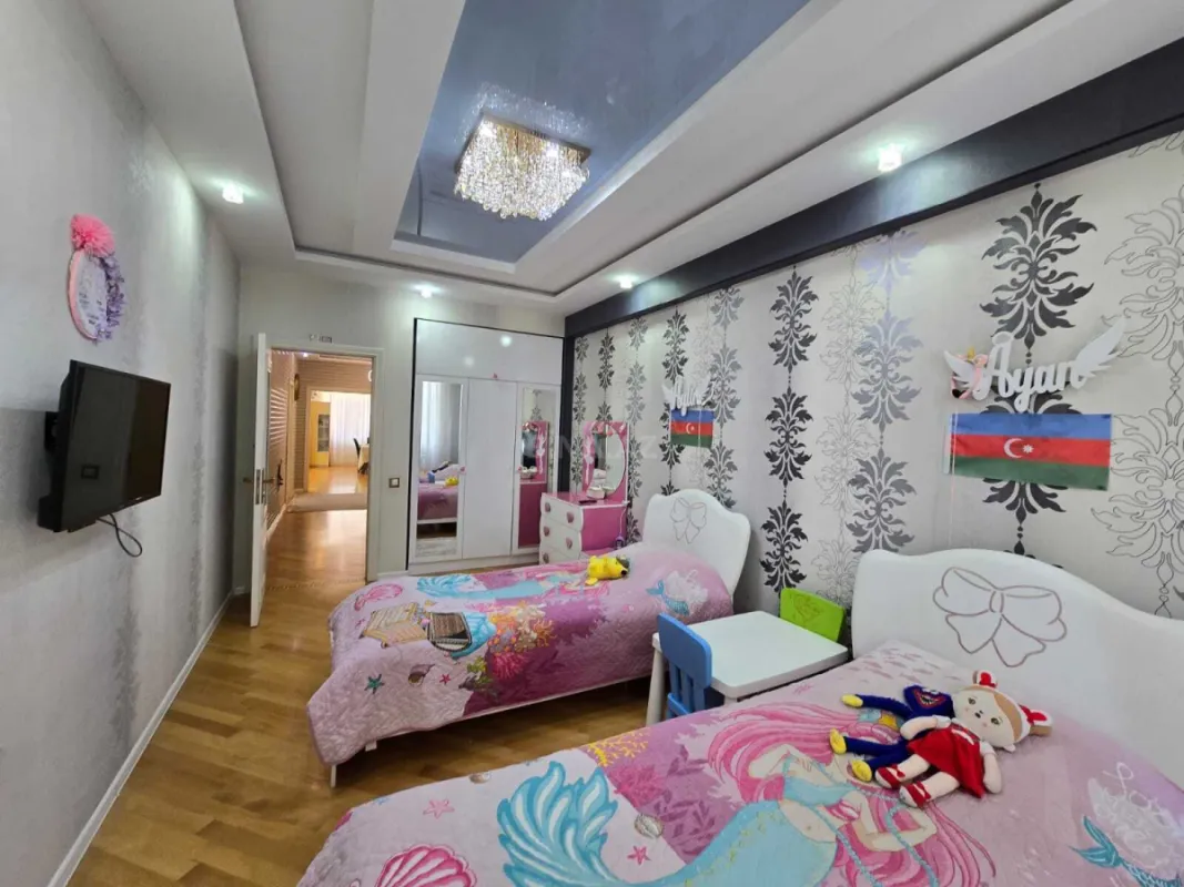 Satılır 4 otaqlı mənzil 158 m²
