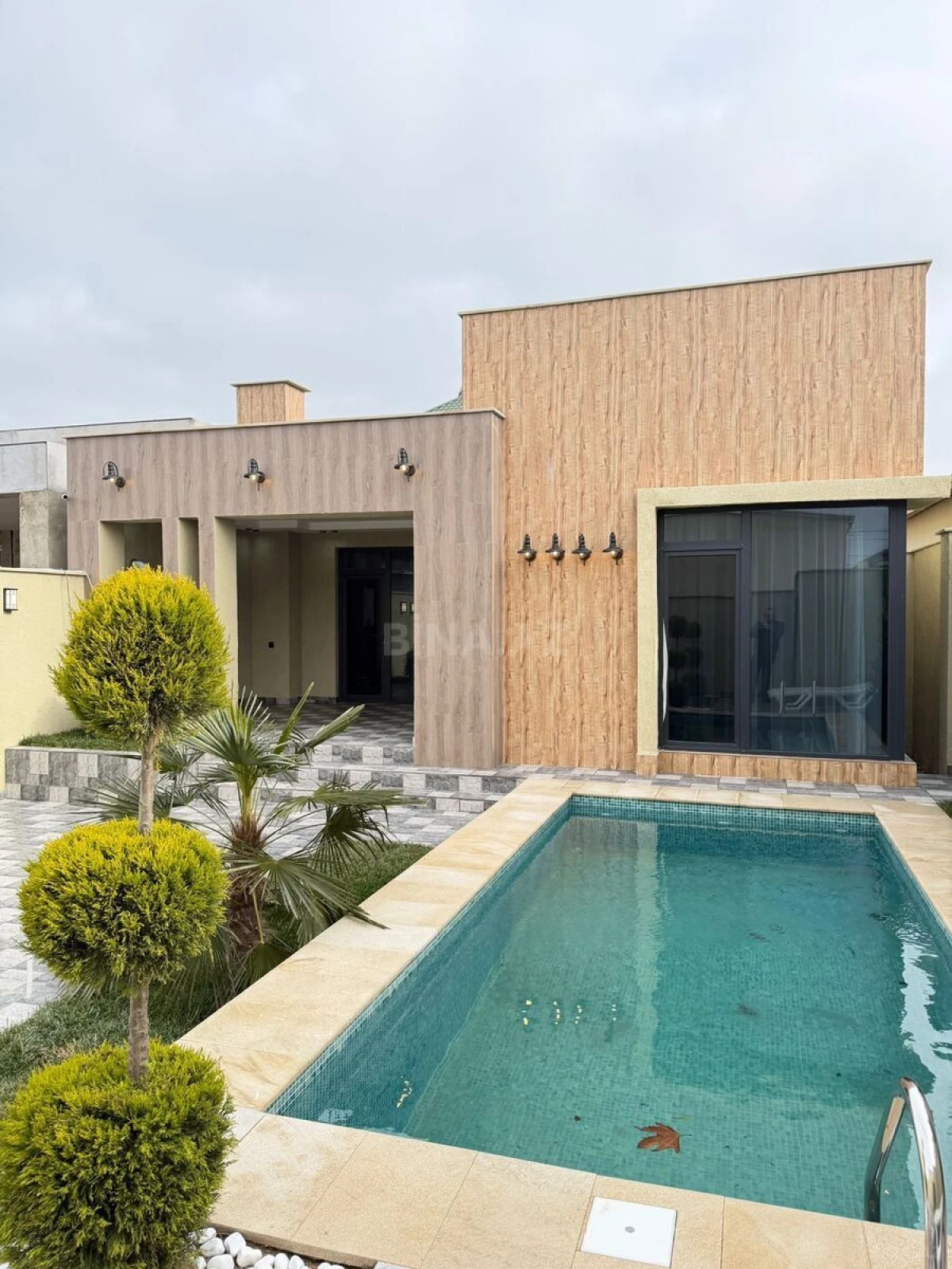 Satılır 4 otaqlı həyət evi 160 m²