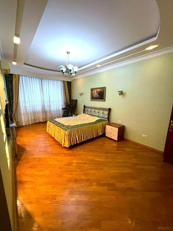 Satılır 3 otaqlı mənzil 175 m²