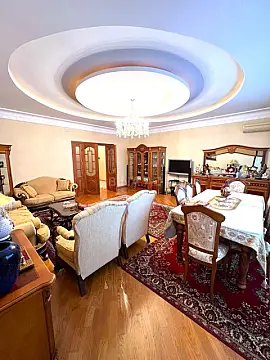 Satılır 3 otaqlı mənzil 175 m²