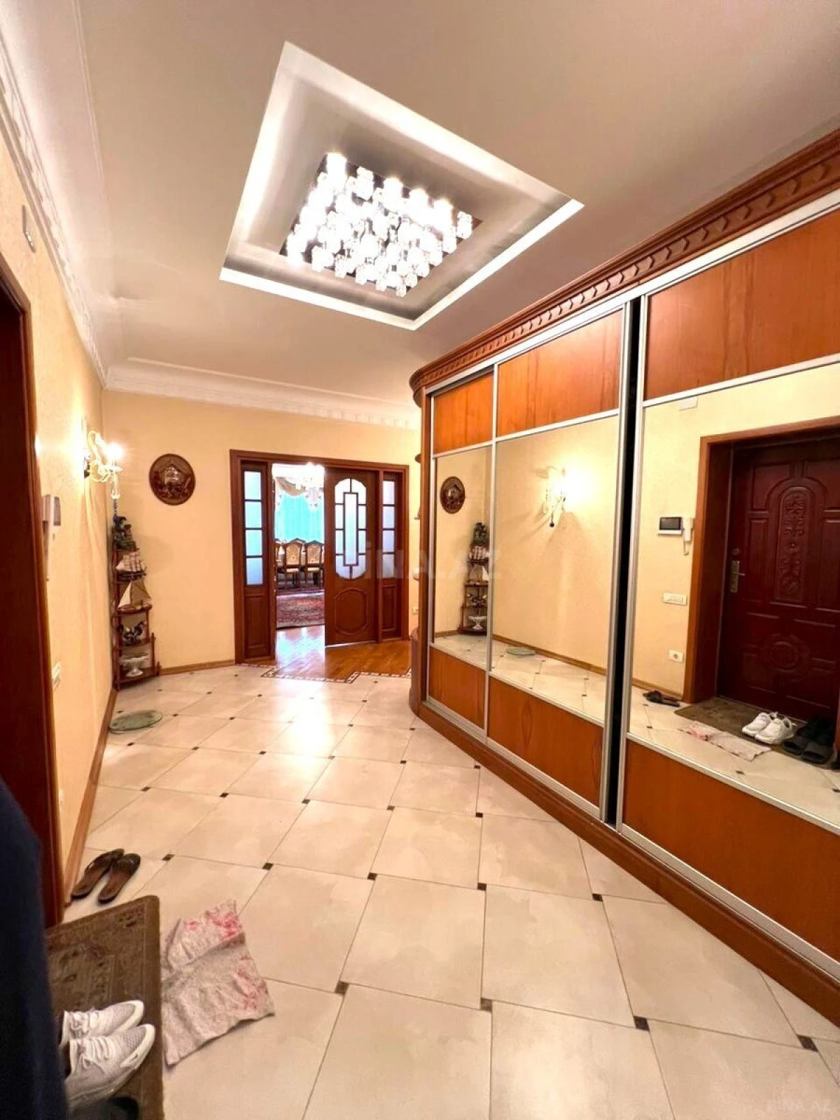 Satılır 3 otaqlı mənzil 175 m²
