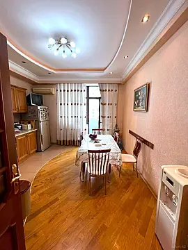 Satılır 3 otaqlı mənzil 175 m²