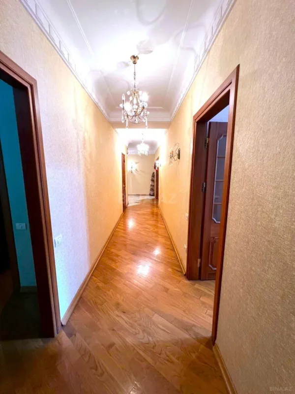 Satılır 3 otaqlı mənzil 175 m²
