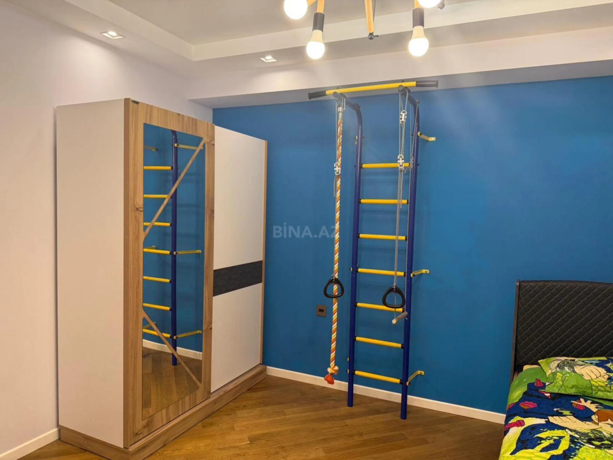 Kirayə verilir 4 otaqlı mənzil 125 m²