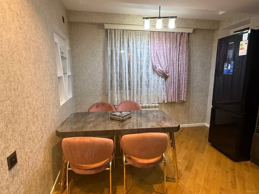 Kirayə verilir 4 otaqlı mənzil 125 m²