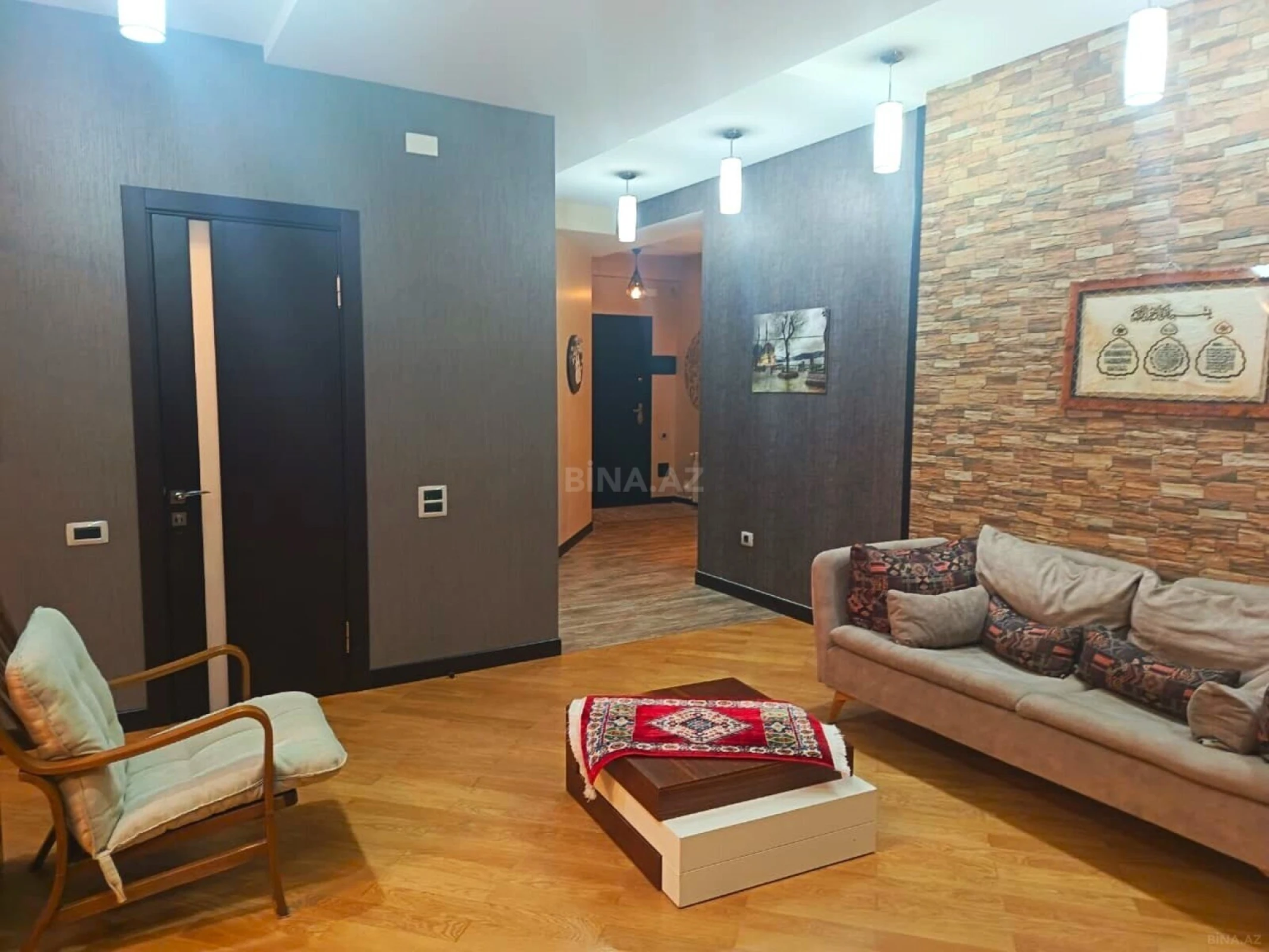 Satılır 3 otaqlı mənzil 140 m²