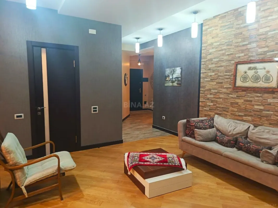 Satılır 3 otaqlı mənzil 140 m²