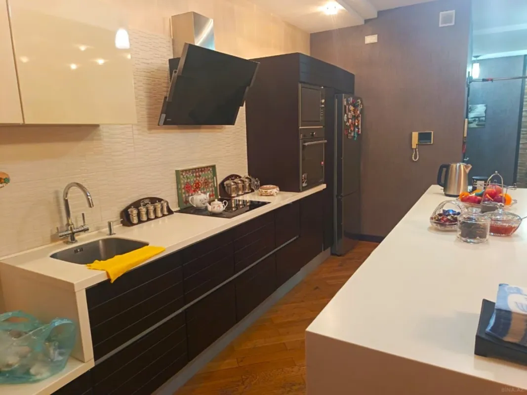 Satılır 3 otaqlı mənzil 140 m²