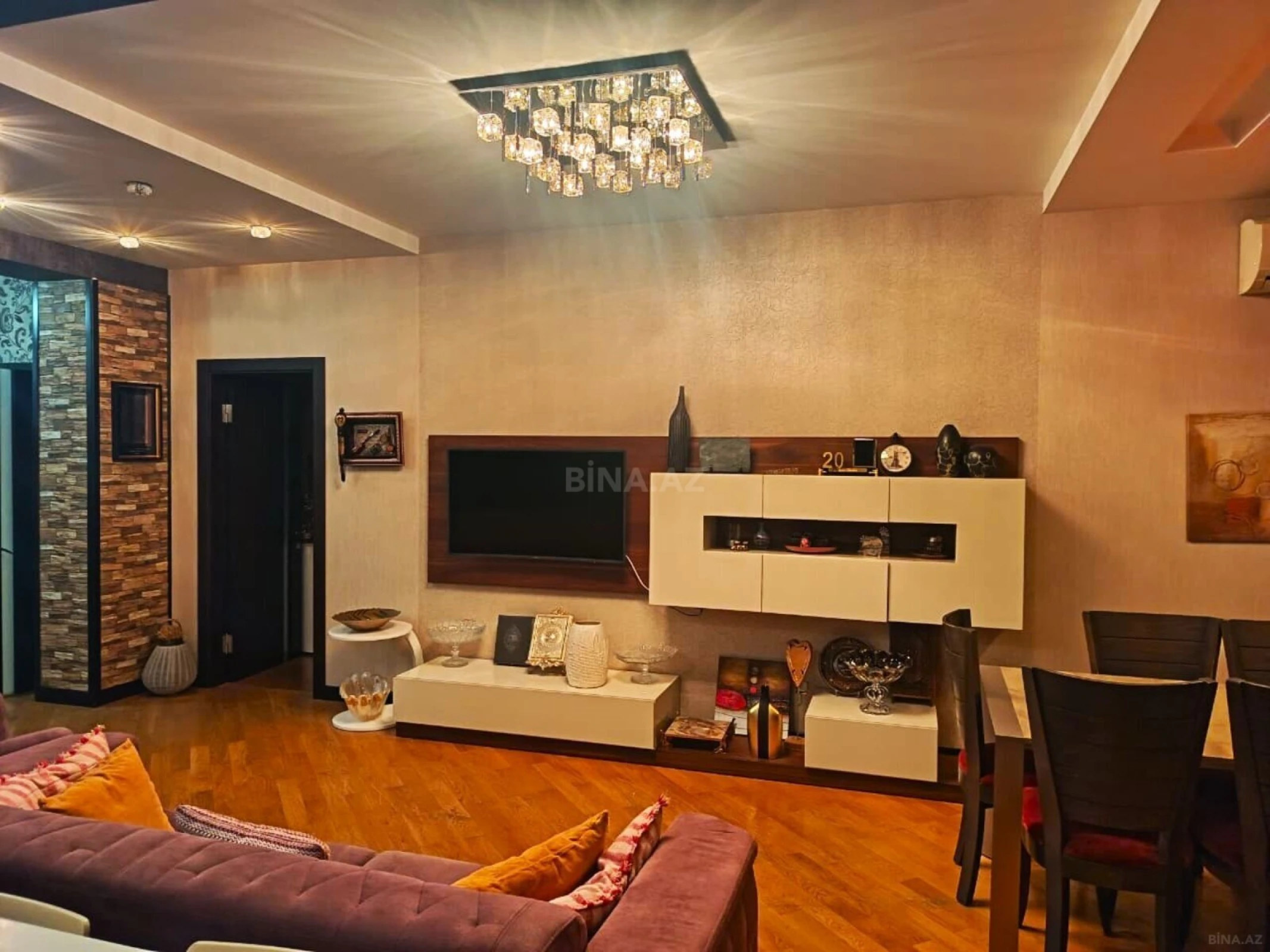 Satılır 3 otaqlı mənzil 140 m²
