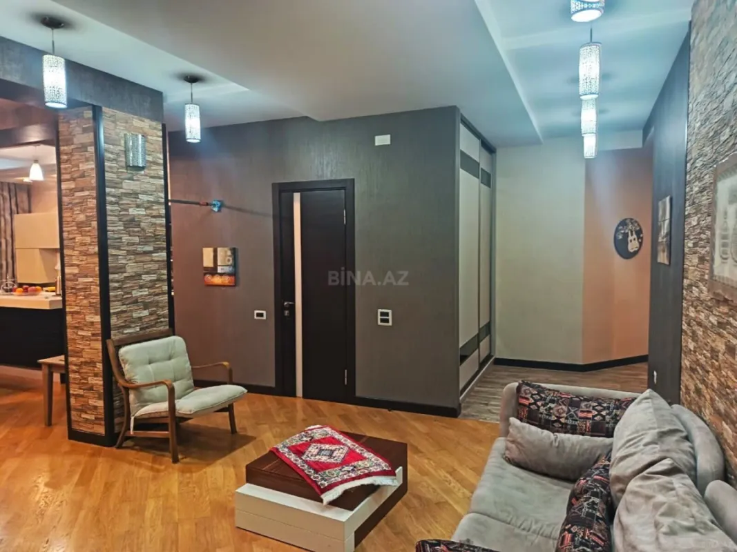 Satılır 3 otaqlı mənzil 140 m²