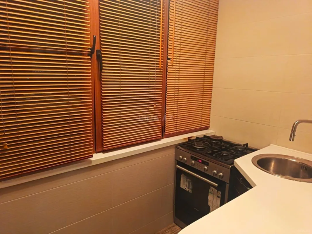 Satılır 3 otaqlı mənzil 140 m²
