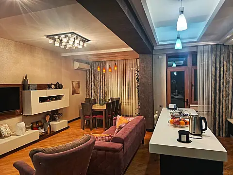 Satılır 3 otaqlı mənzil 140 m²