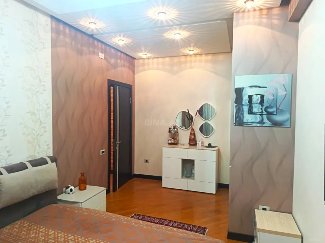 Satılır 3 otaqlı mənzil 140 m²