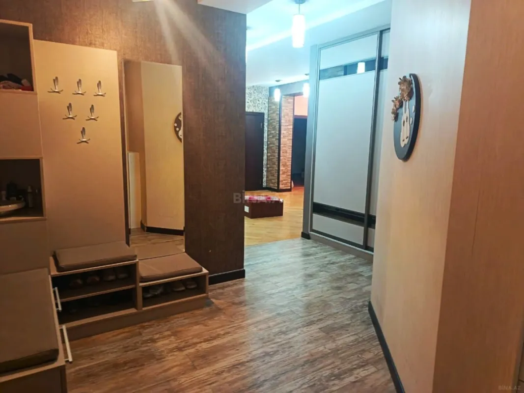 Satılır 3 otaqlı mənzil 140 m²