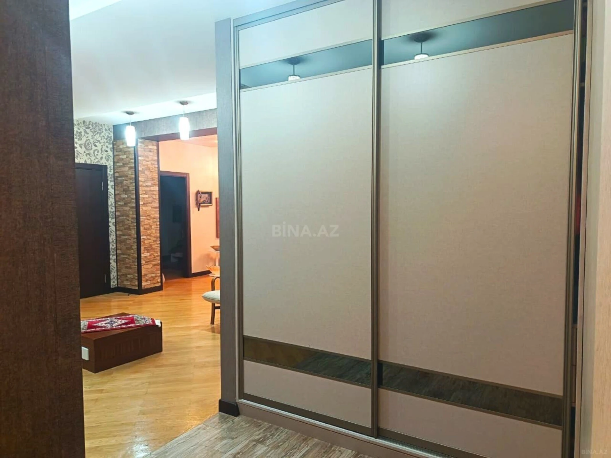 Satılır 3 otaqlı mənzil 140 m²