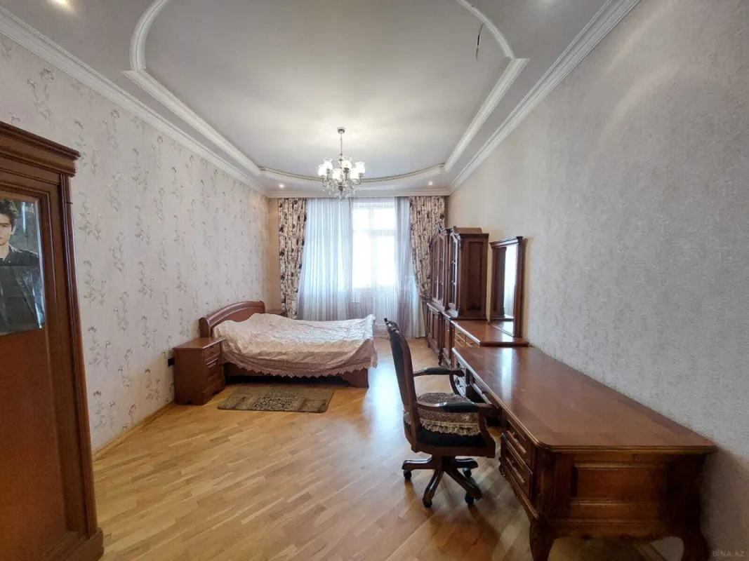 Kirayə verilir 4 otaqlı mənzil 220 m²