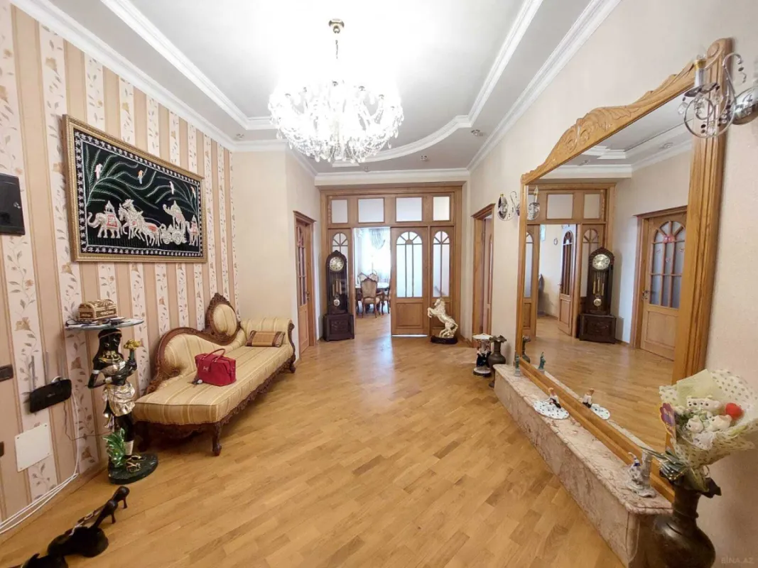 Kirayə verilir 4 otaqlı mənzil 220 m²