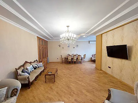 Kirayə verilir 4 otaqlı mənzil 220 m²