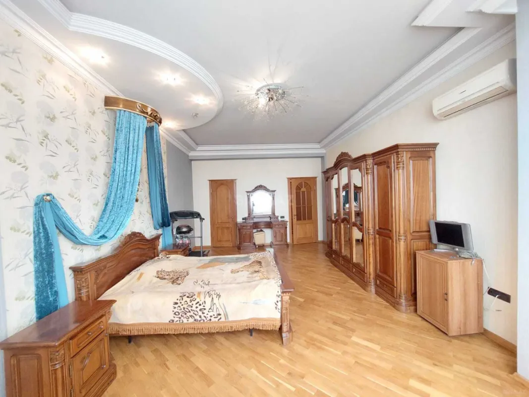 Kirayə verilir 4 otaqlı mənzil 220 m²