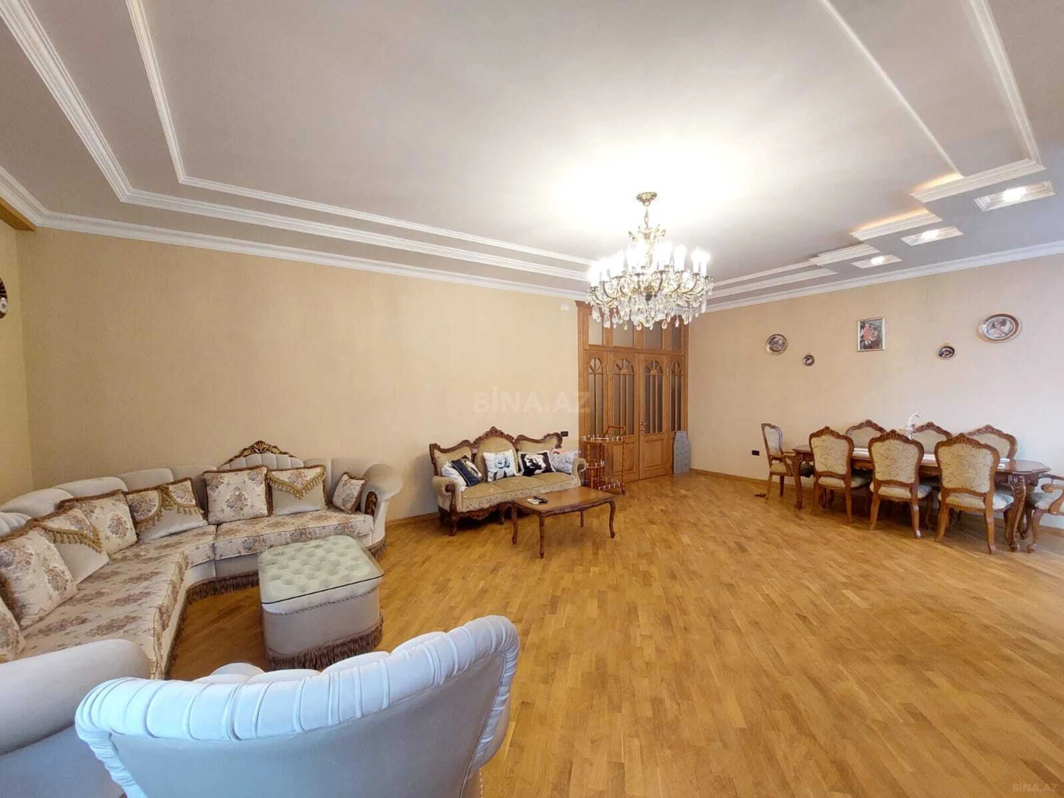 Kirayə verilir 4 otaqlı mənzil 220 m²