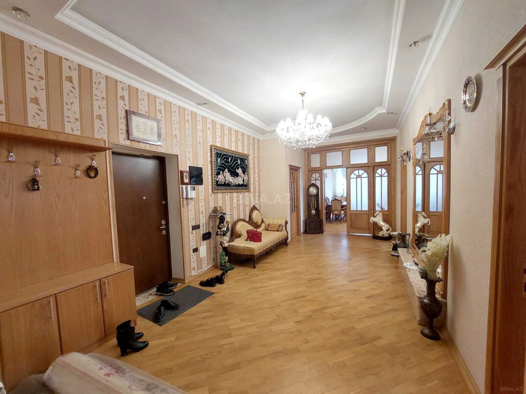 Kirayə verilir 4 otaqlı mənzil 220 m²