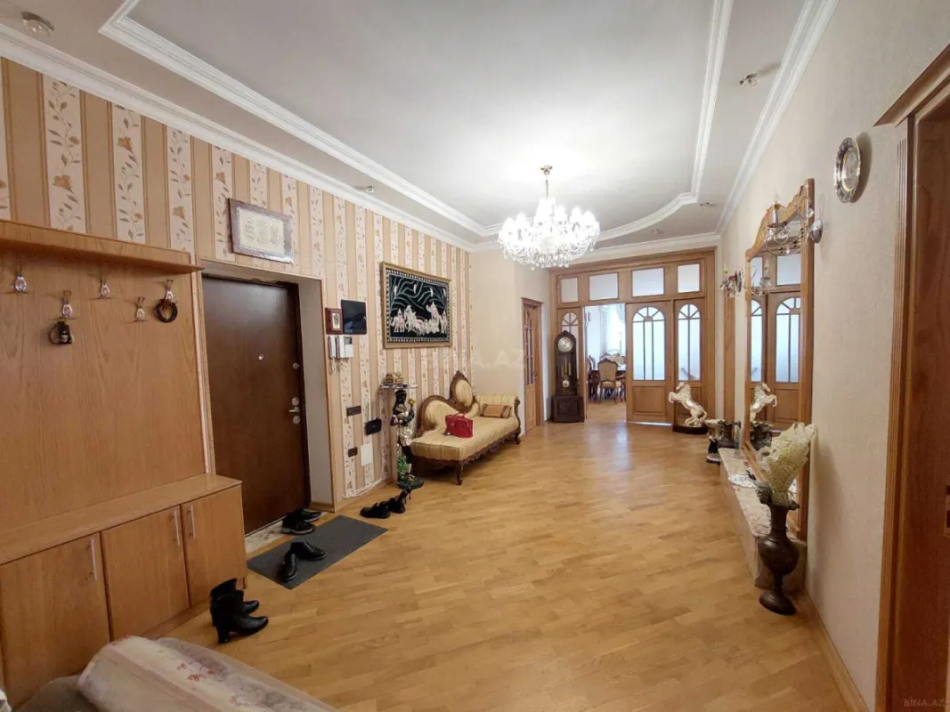 Kirayə verilir 4 otaqlı mənzil 220 m²