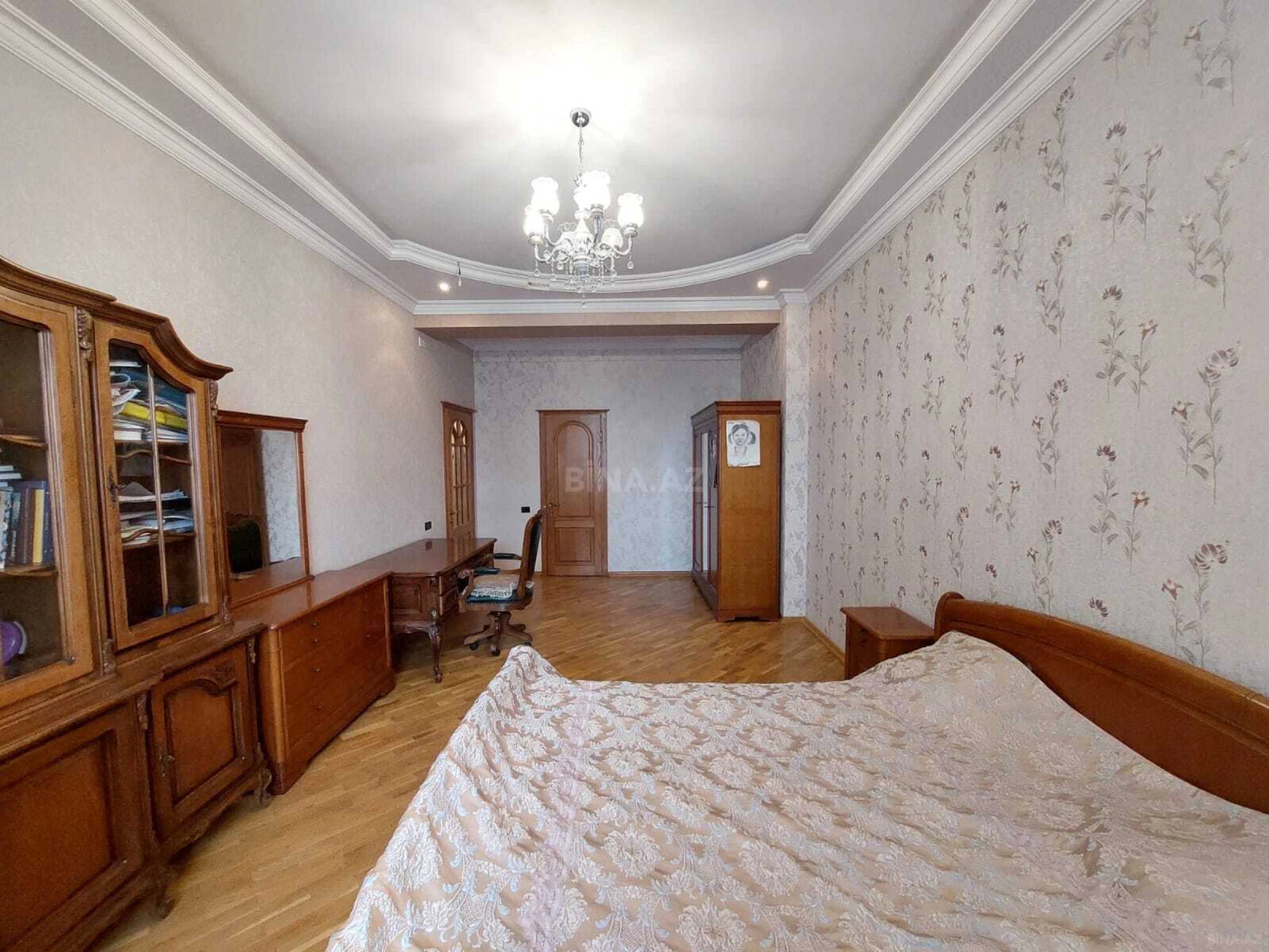 Kirayə verilir 4 otaqlı mənzil 220 m²