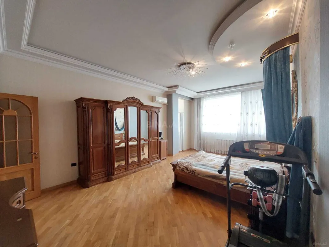 Kirayə verilir 4 otaqlı mənzil 220 m²