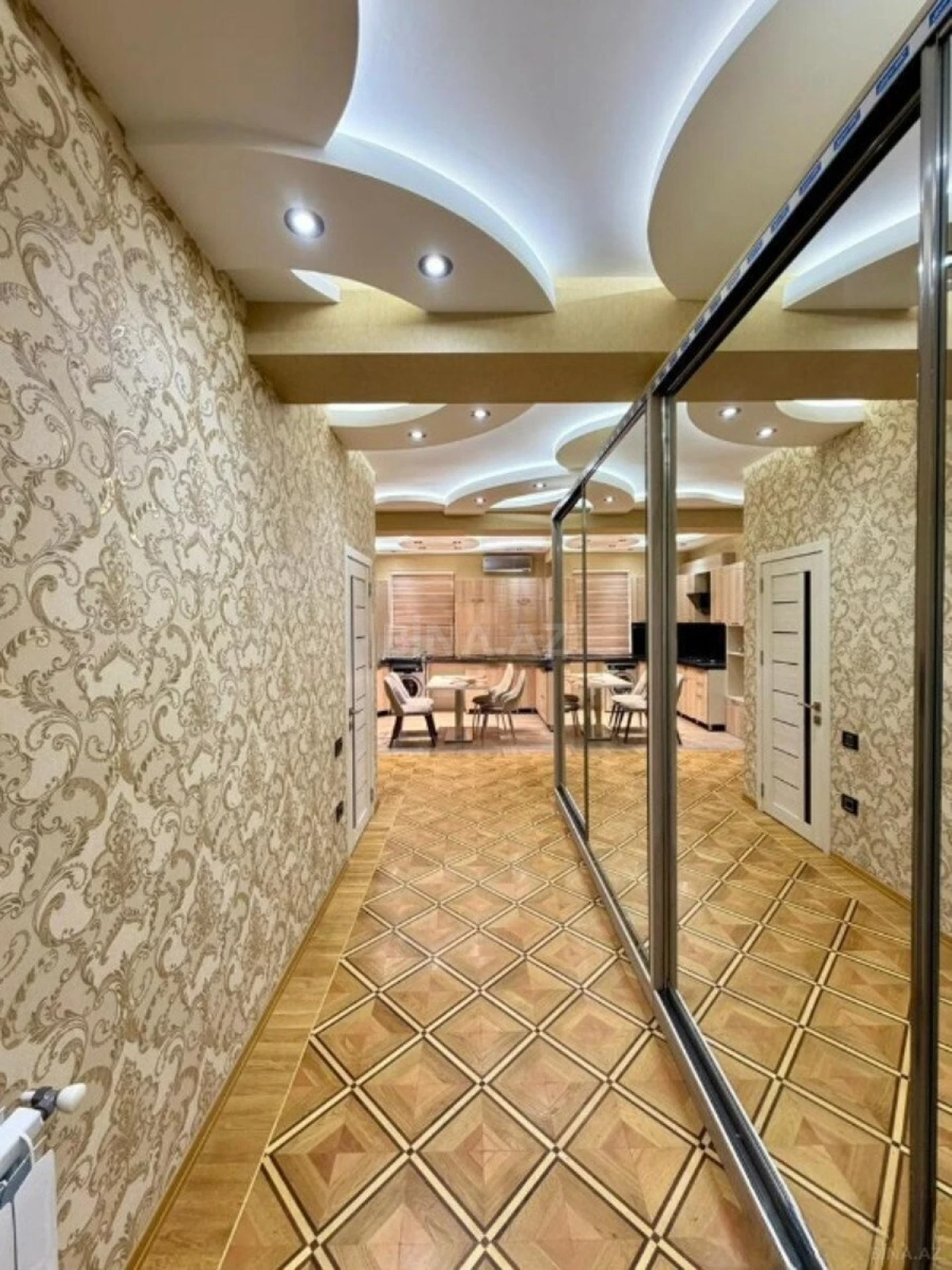 Satılır 3 otaqlı mənzil 110 m²