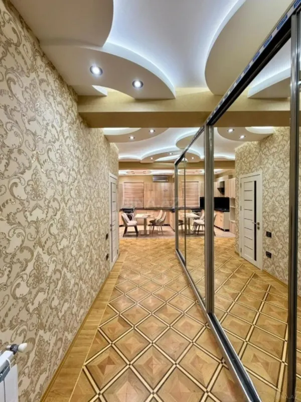 Satılır 3 otaqlı mənzil 110 m²