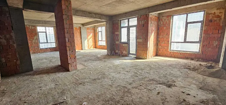 Satılır 4 otaqlı mənzil 179 m²