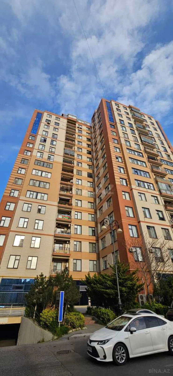 Satılır 4 otaqlı mənzil 179 m²