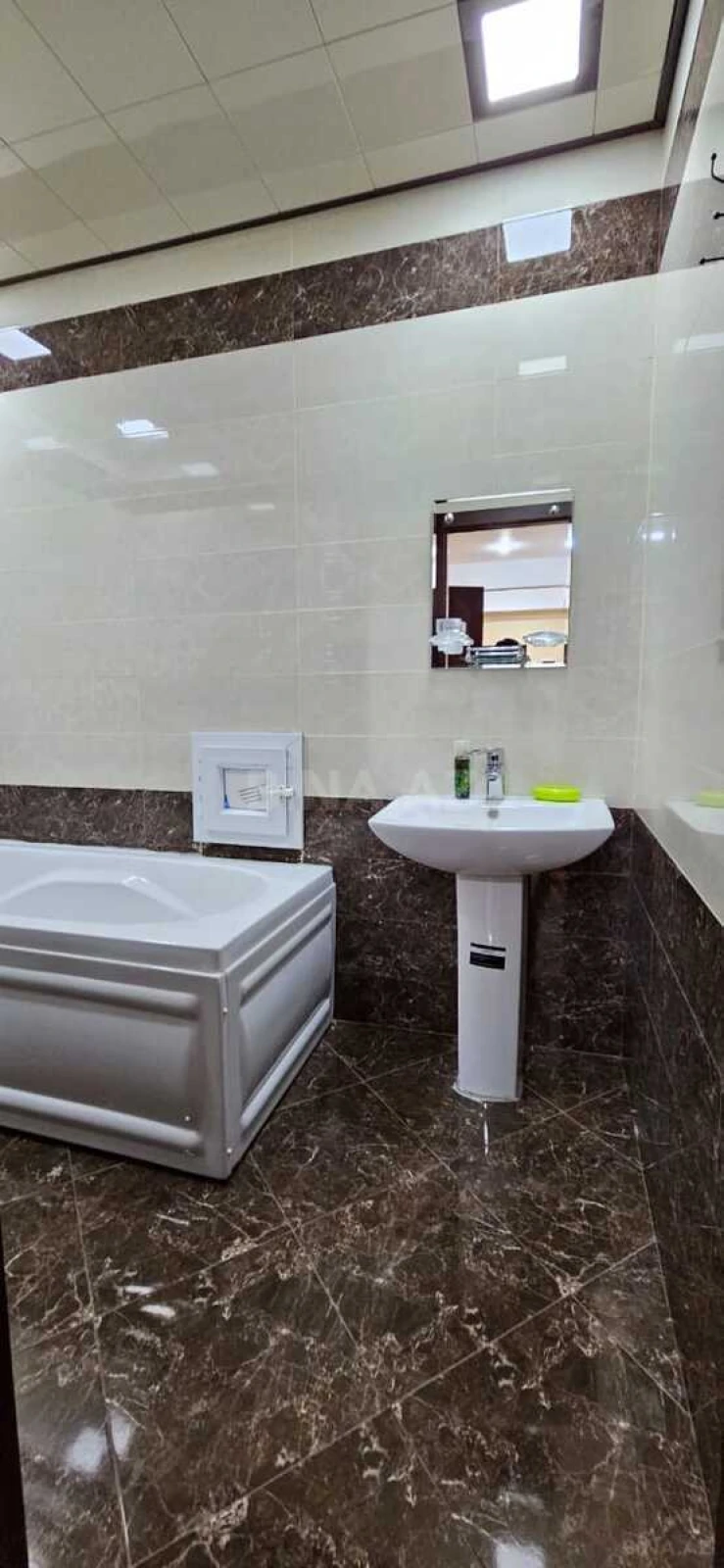 Kirayə verilir 2 otaqlı mənzil 90 m²