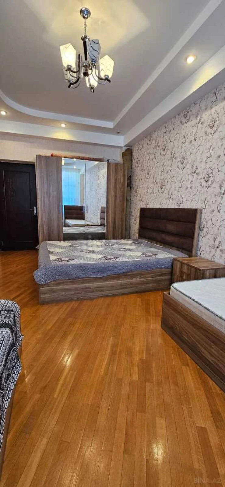 Kirayə verilir 2 otaqlı mənzil 90 m²