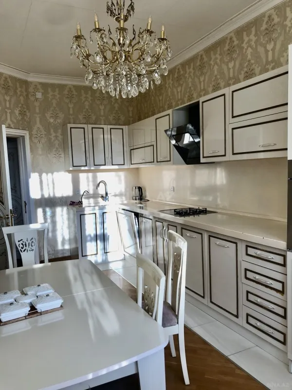 Kirayə verilir 3 otaqlı mənzil 125 m²