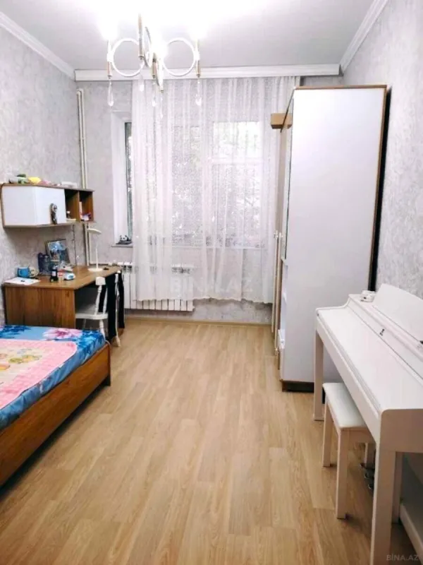 Satılır 5 otaqlı mənzil 115 m²