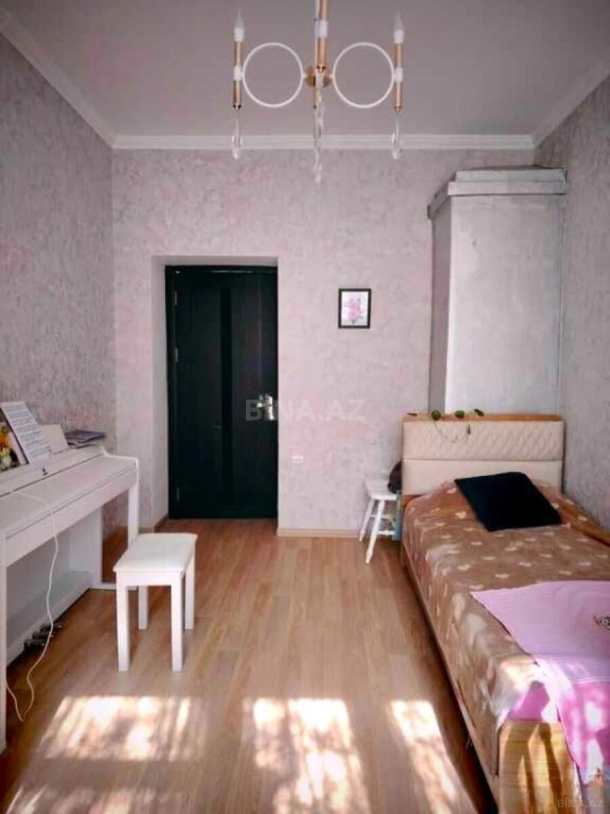 Satılır 5 otaqlı mənzil 115 m²